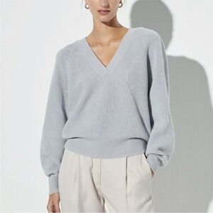 The Reset R Label Gray Must Have‎ V Neck Sweater Size Medium